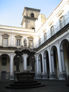 San Lorenzo Maggiore cloister