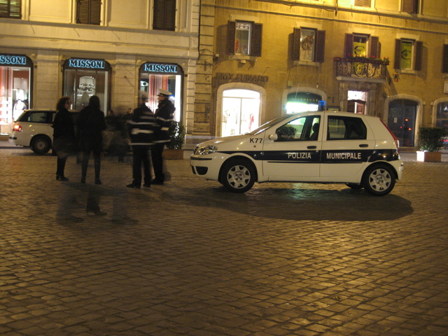 cops and chicks, Piazza di Spagna