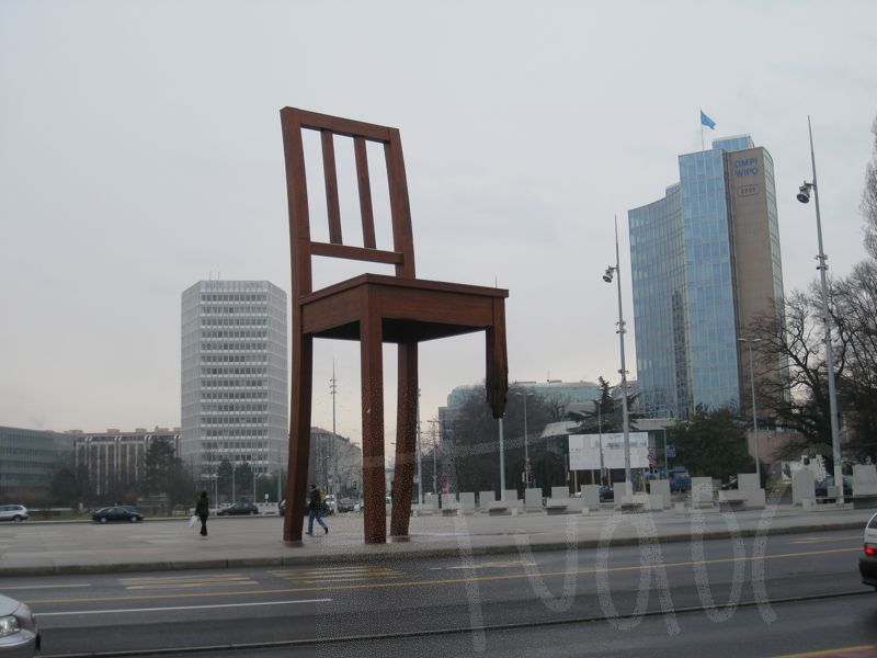 Broken Chair, Geneva, CH - 40